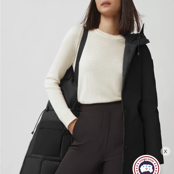 Canada Goose Victoria Parka, Size Medium, Removable Fur Hood, PRISTINE CONDITION - Picture 3 of 8